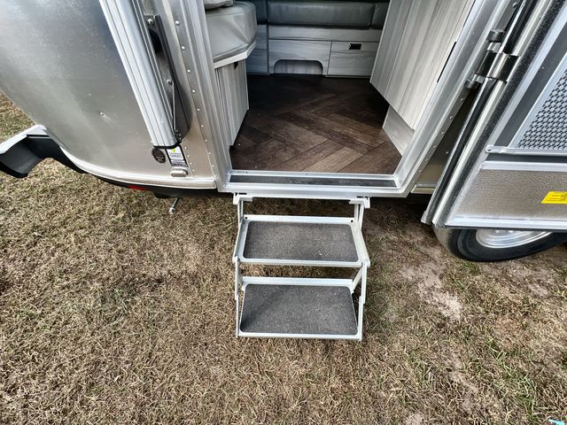 2025 Airstream 25FBQ Base