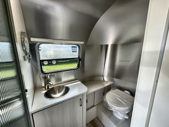 2025 Airstream 22FB Base