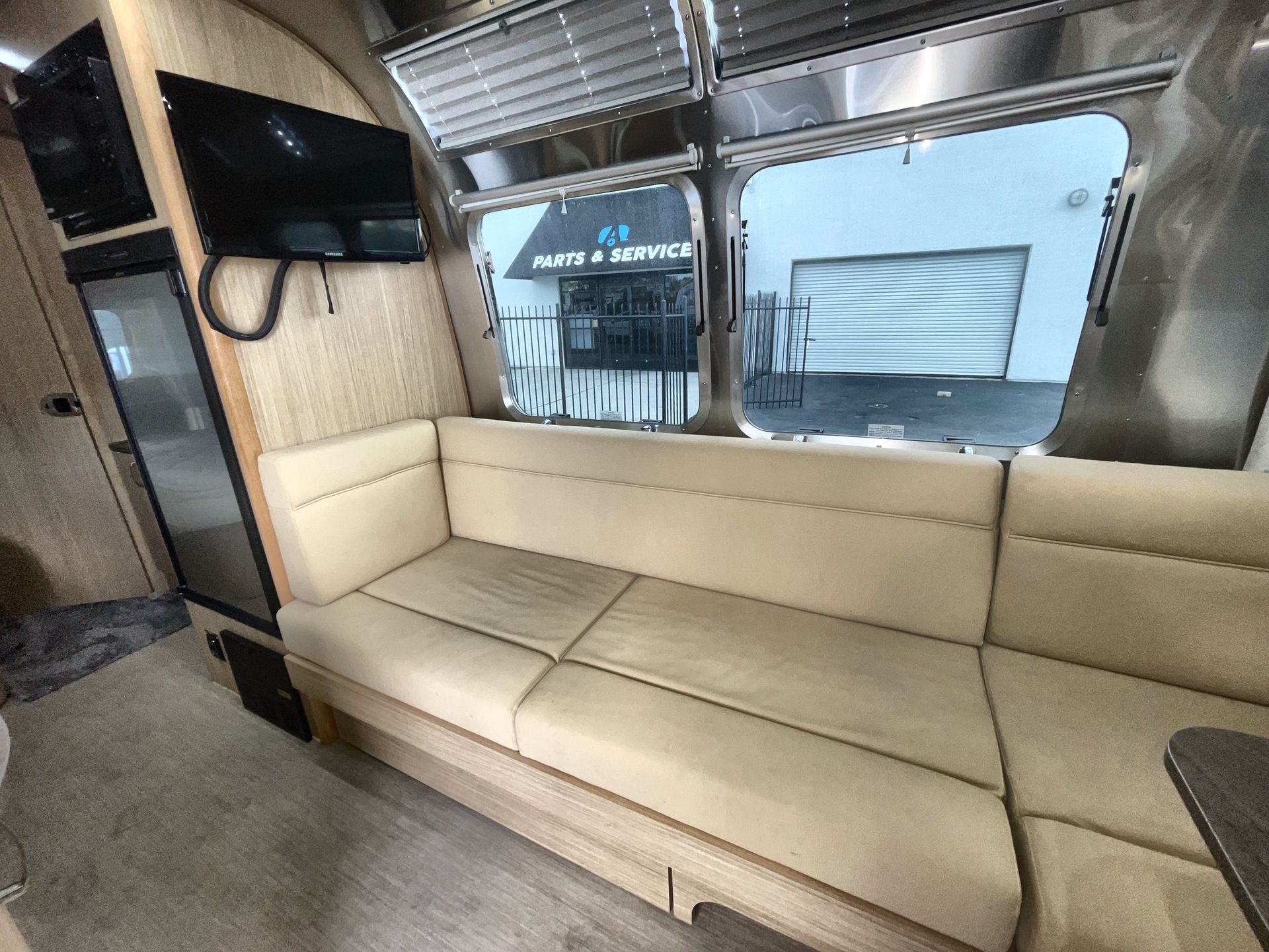 2017 Airstream 23D Base