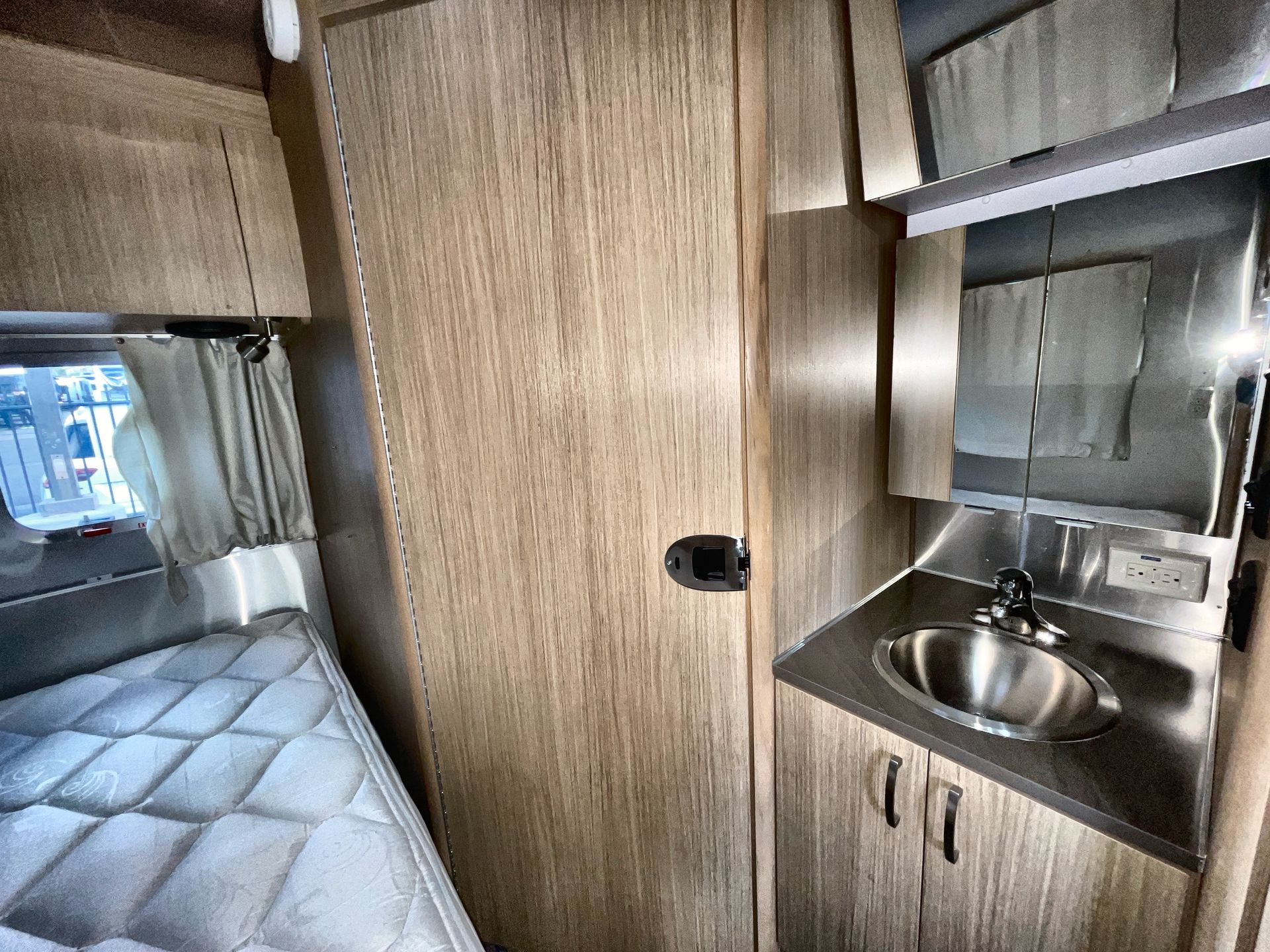 2017 Airstream 23D Base