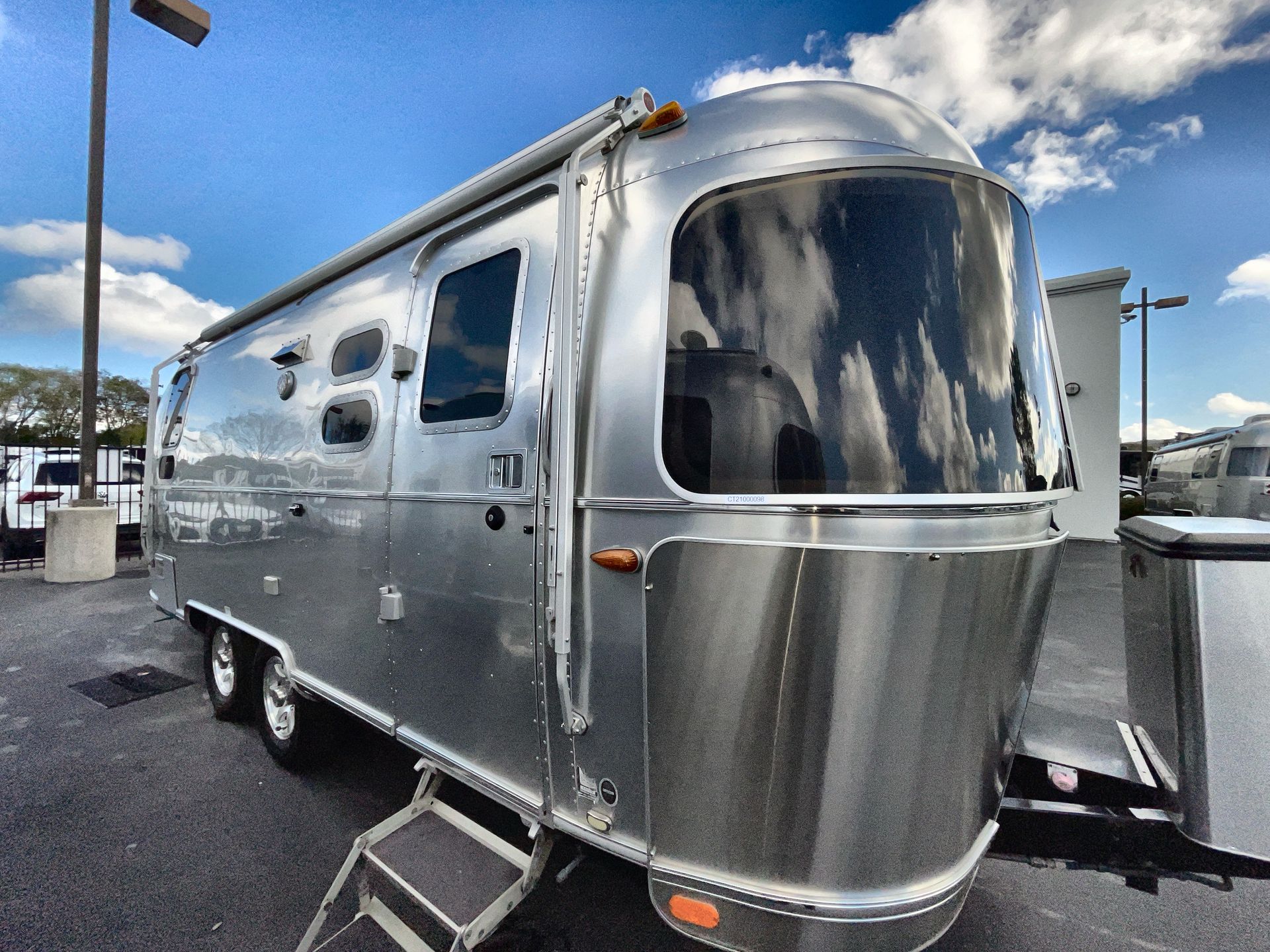 2017 Airstream 23D Base