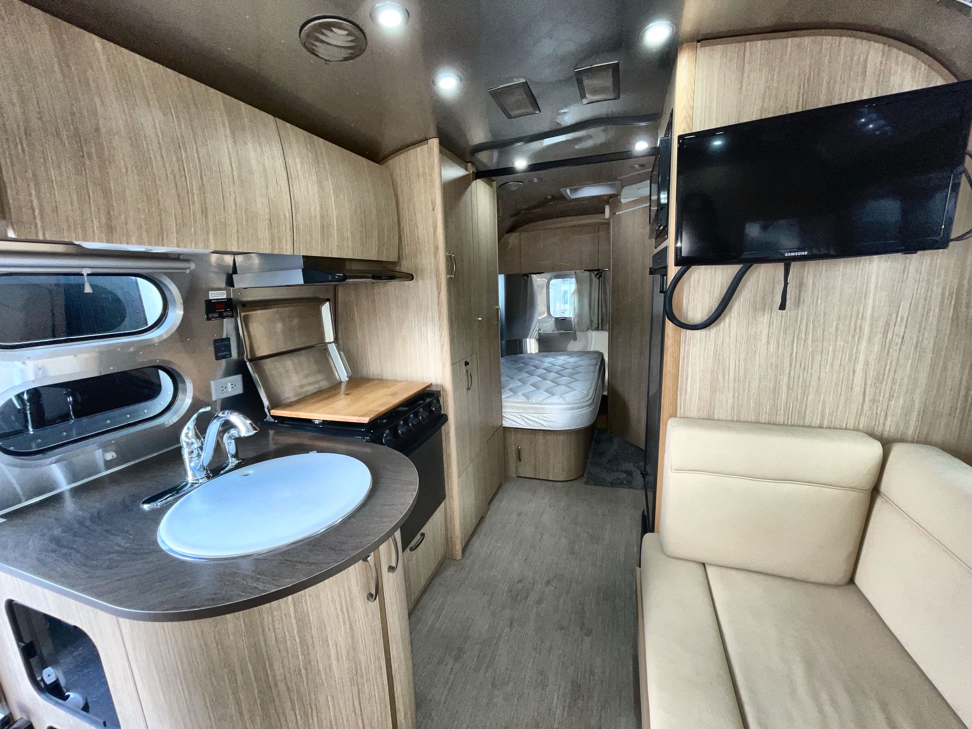 2017 Airstream 23D Base