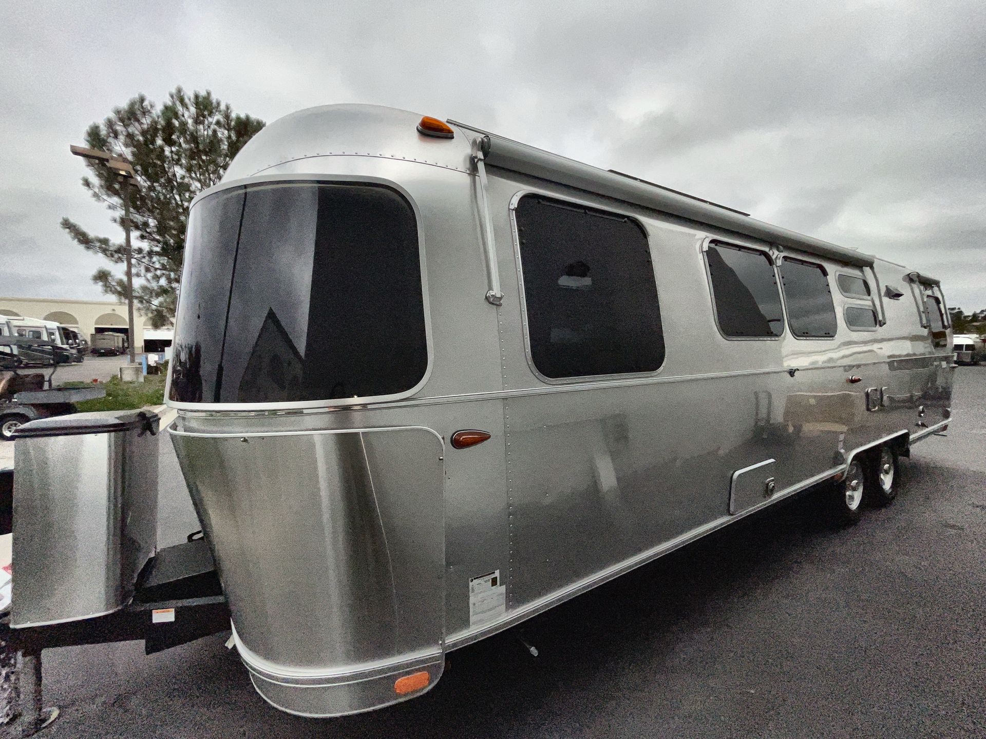 2025 Airstream 30FBBQ Base