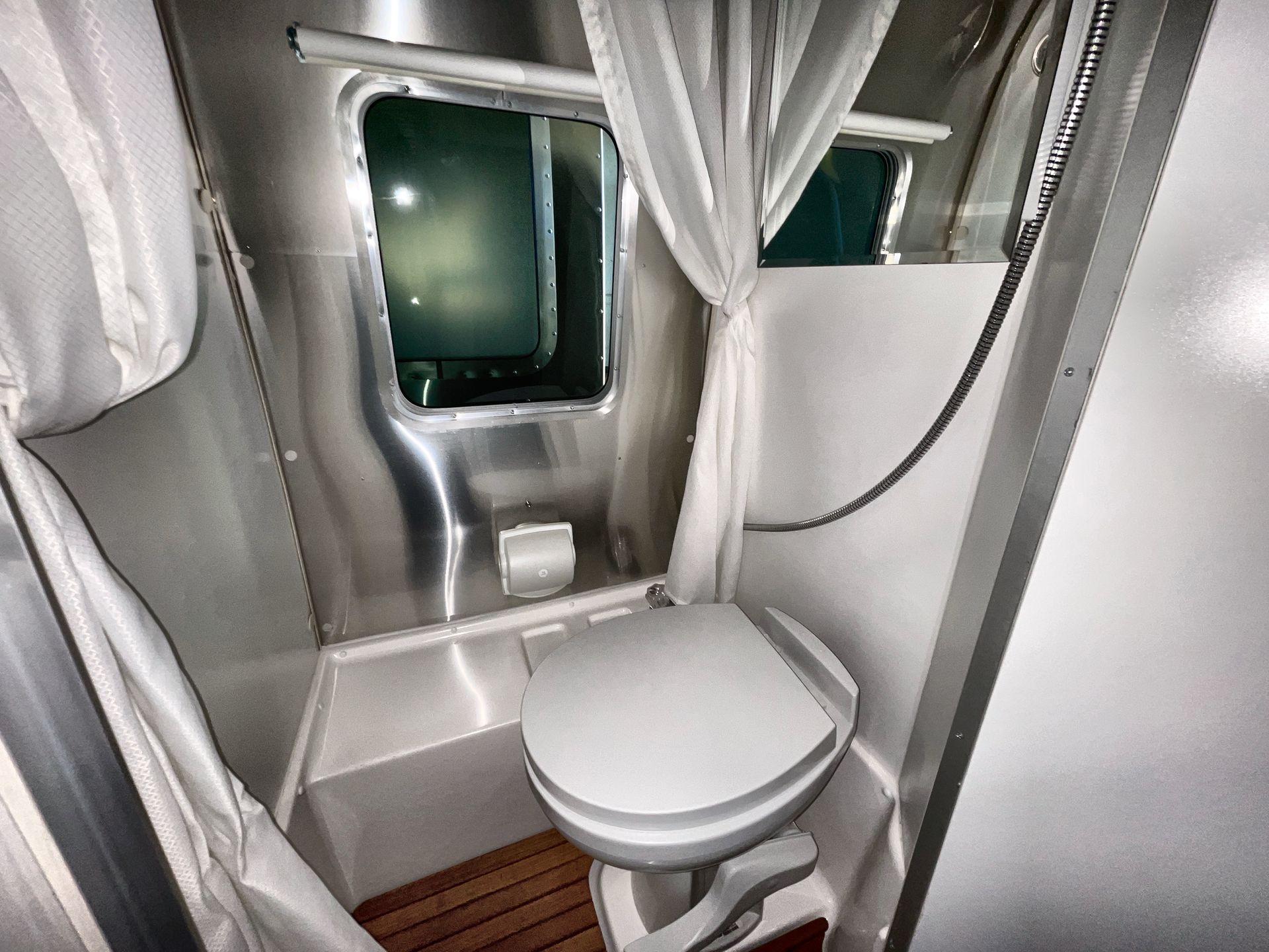 2021 Airstream 16RB Base