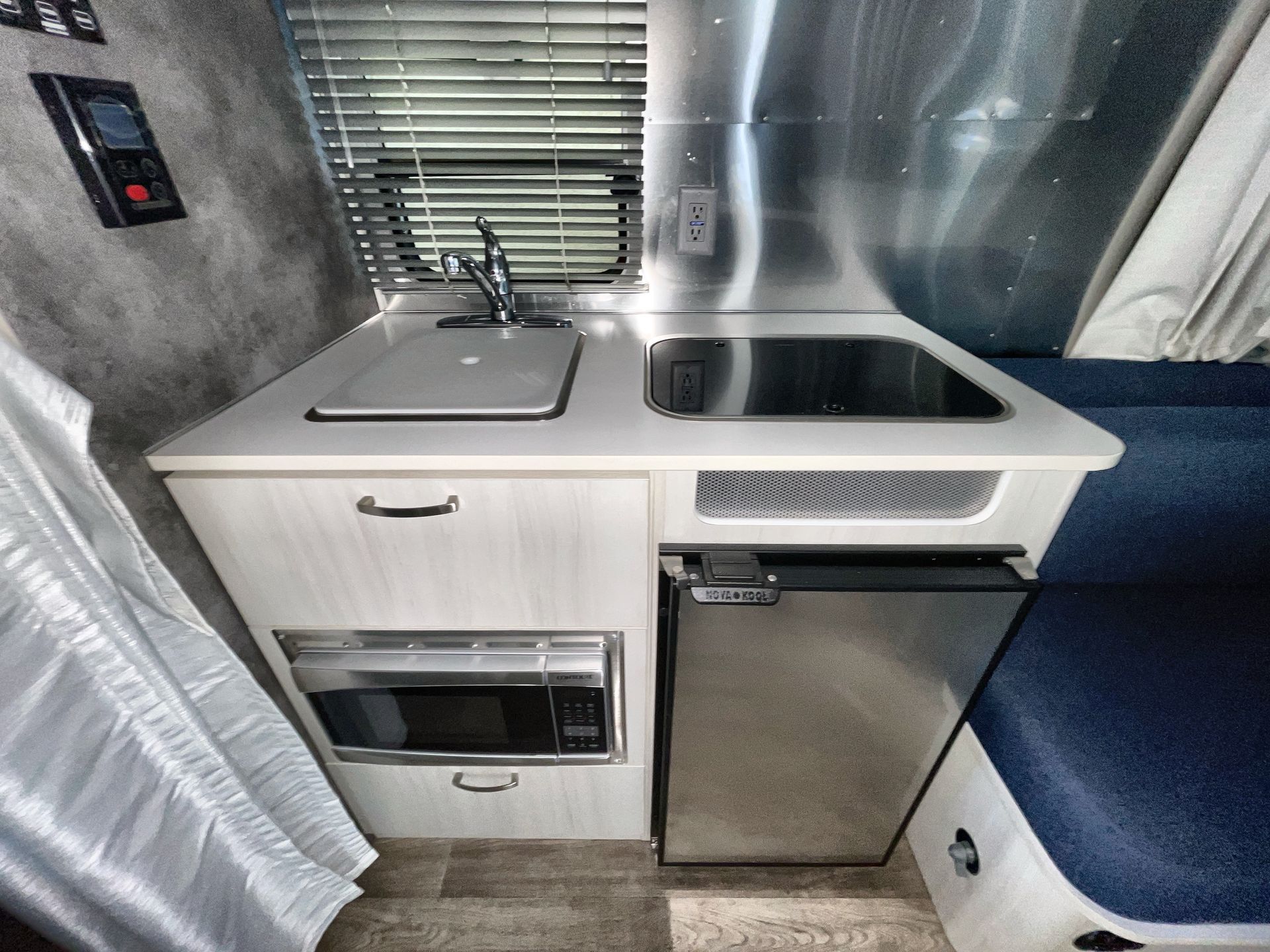 2021 Airstream 16RB Base