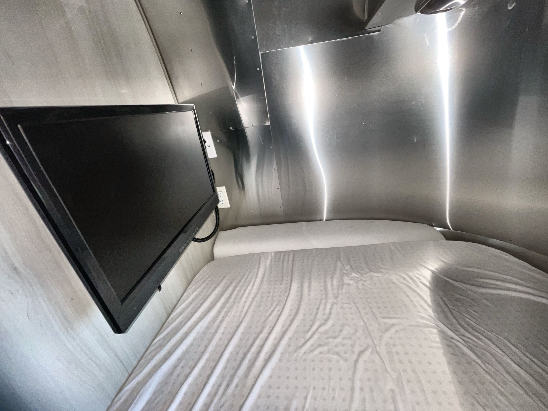2021 Airstream 16RB Base