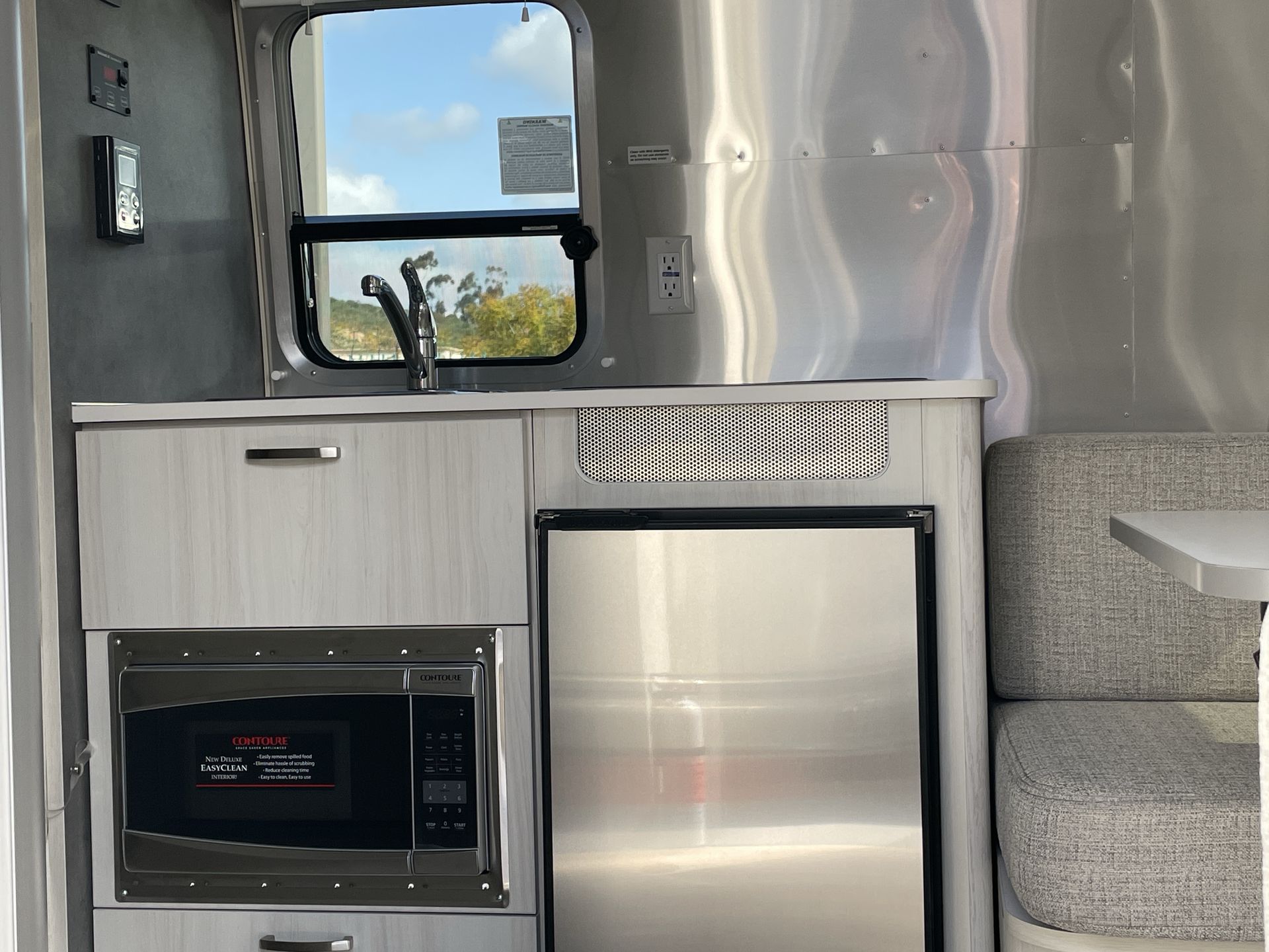 2024 Airstream 16RB Base