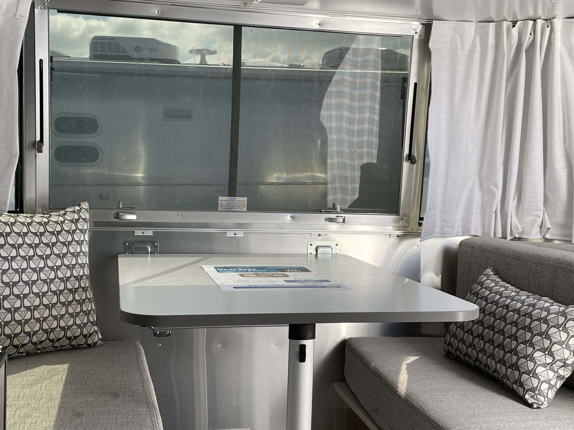 2024 Airstream 16RB Base