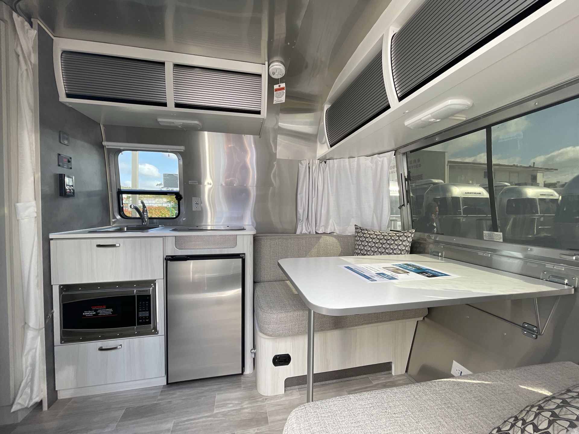 2024 Airstream 16RB Base
