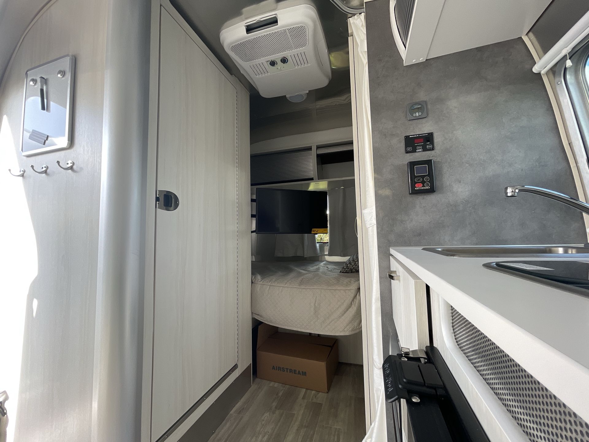 2024 Airstream 16RB Base
