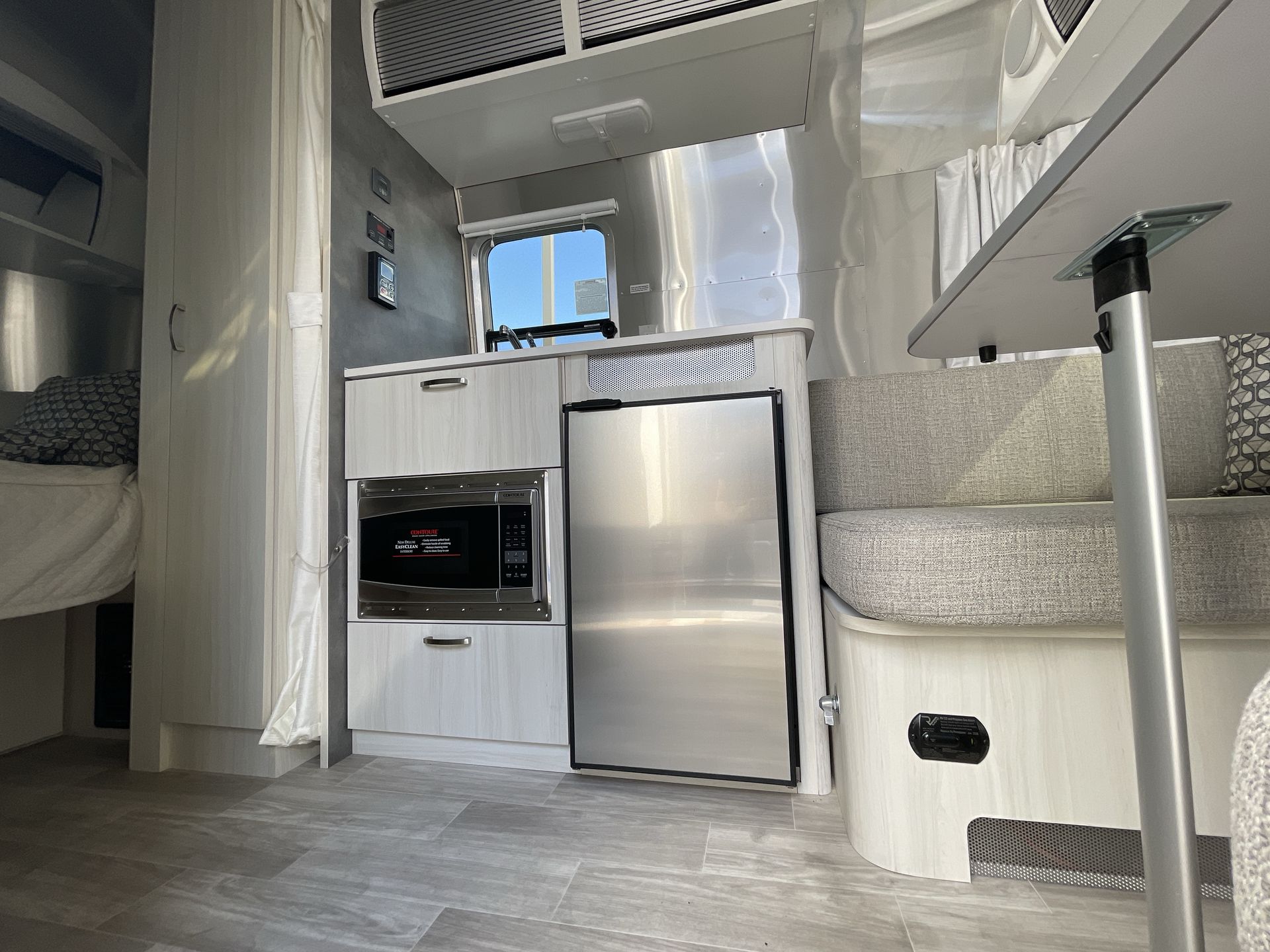 2024 Airstream 16RB Base