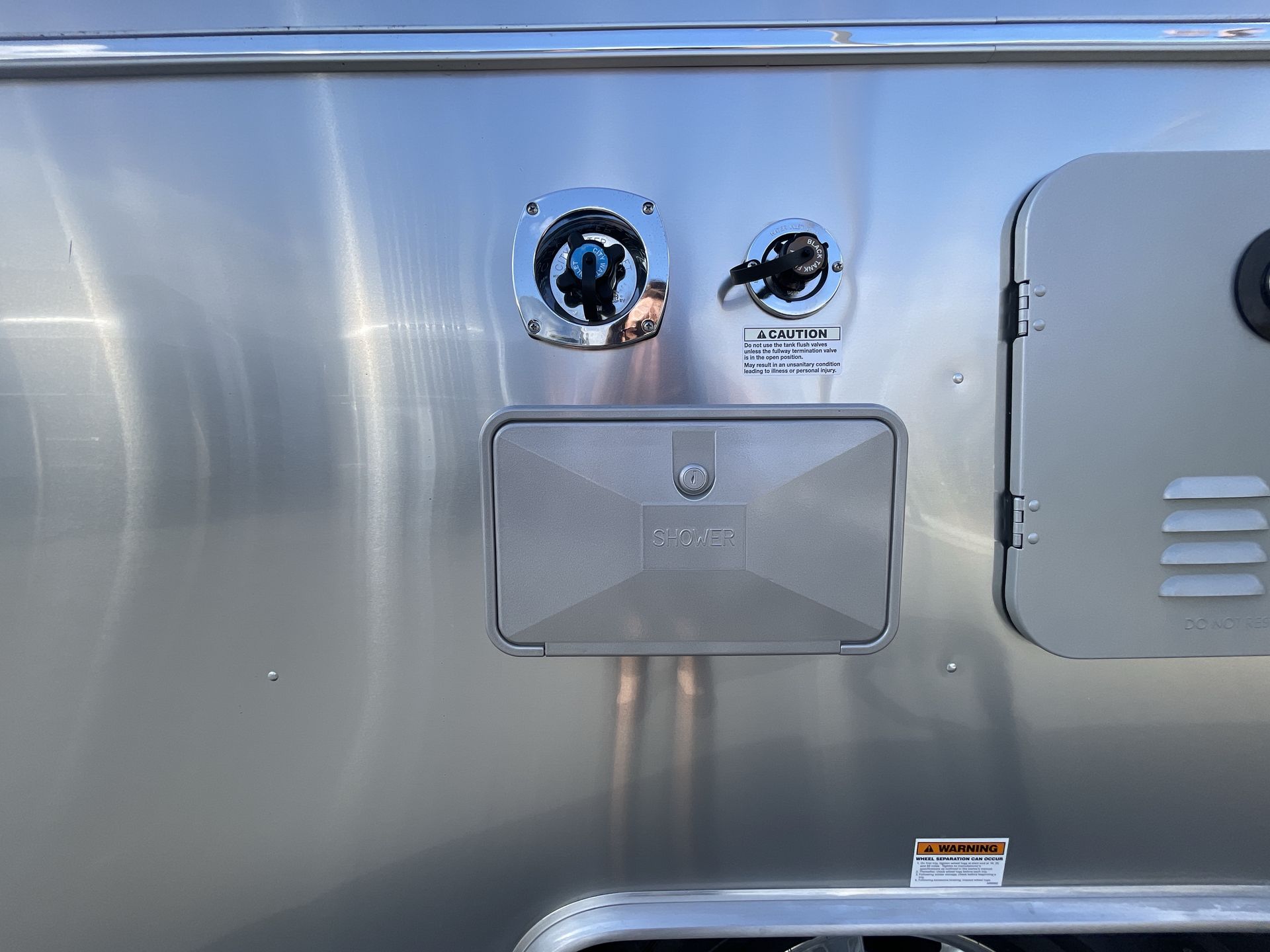 2024 Airstream 16RB Base