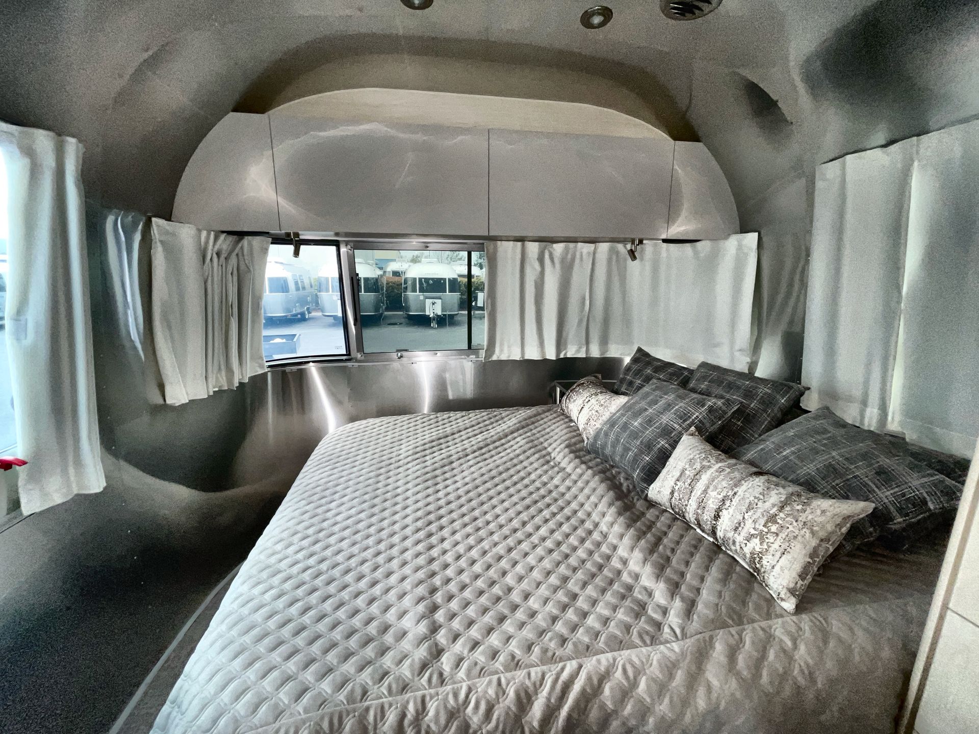 2025 Airstream 25FBQ Base