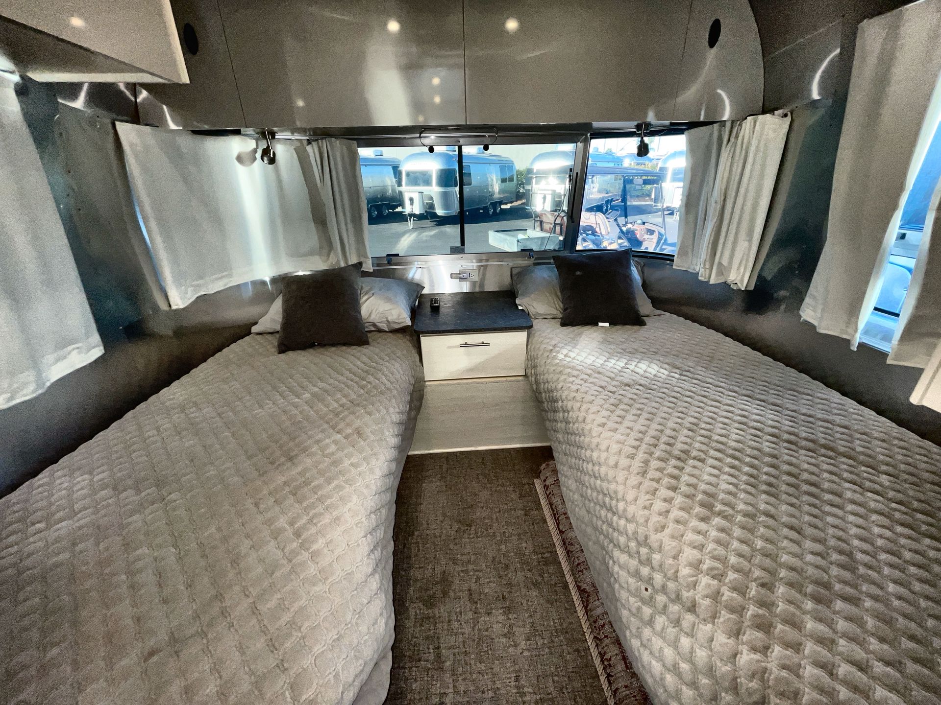 2021 Airstream 25 FBT Base