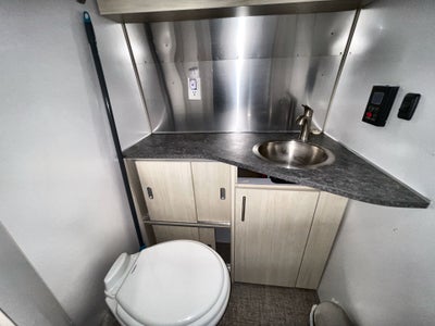 2021 Airstream 25 FBT Base