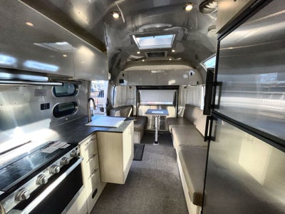 2021 Airstream 25 FBT Base