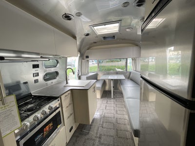 2022 Airstream 25FB Base