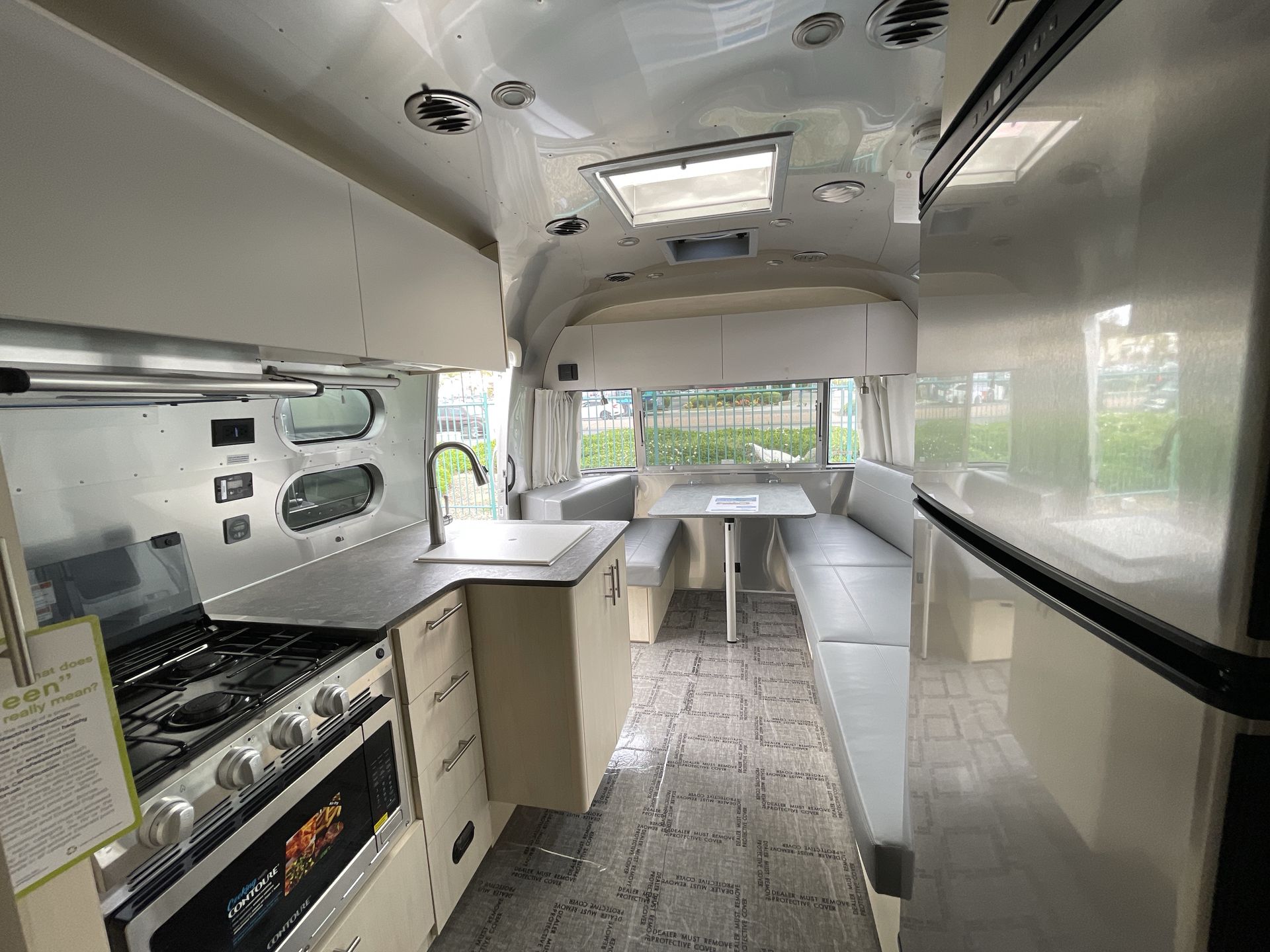 2022 Airstream 25FB Base