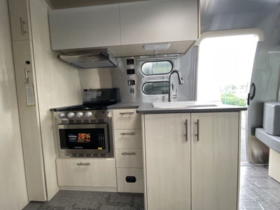 2022 Airstream 25FB Base