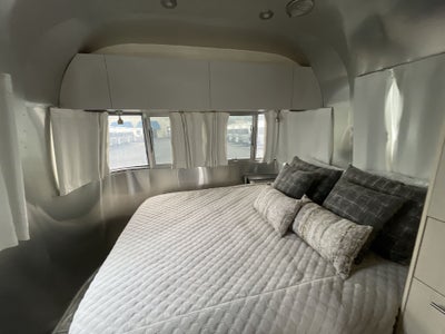 2022 Airstream 25FB Base