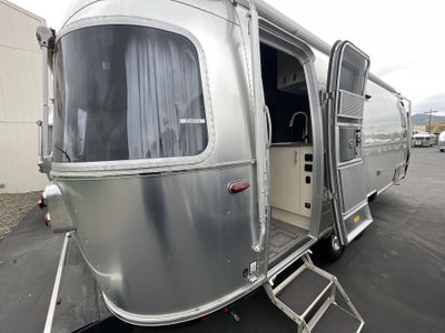 2022 Airstream 25FB Base