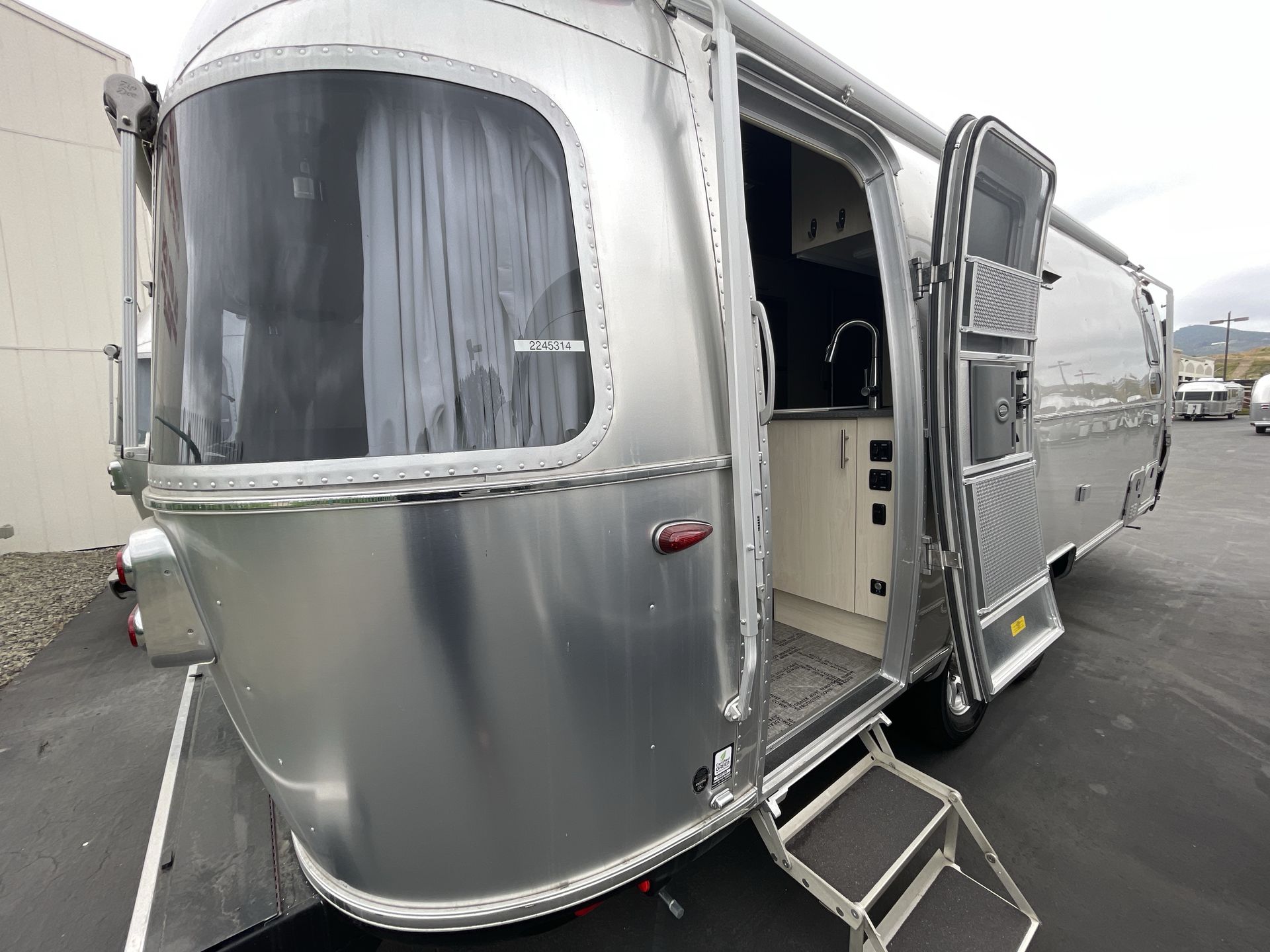 2022 Airstream 25FB Base