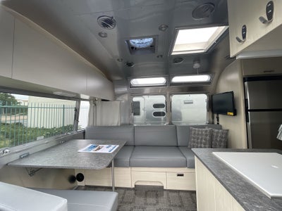 2022 Airstream 25FB Base