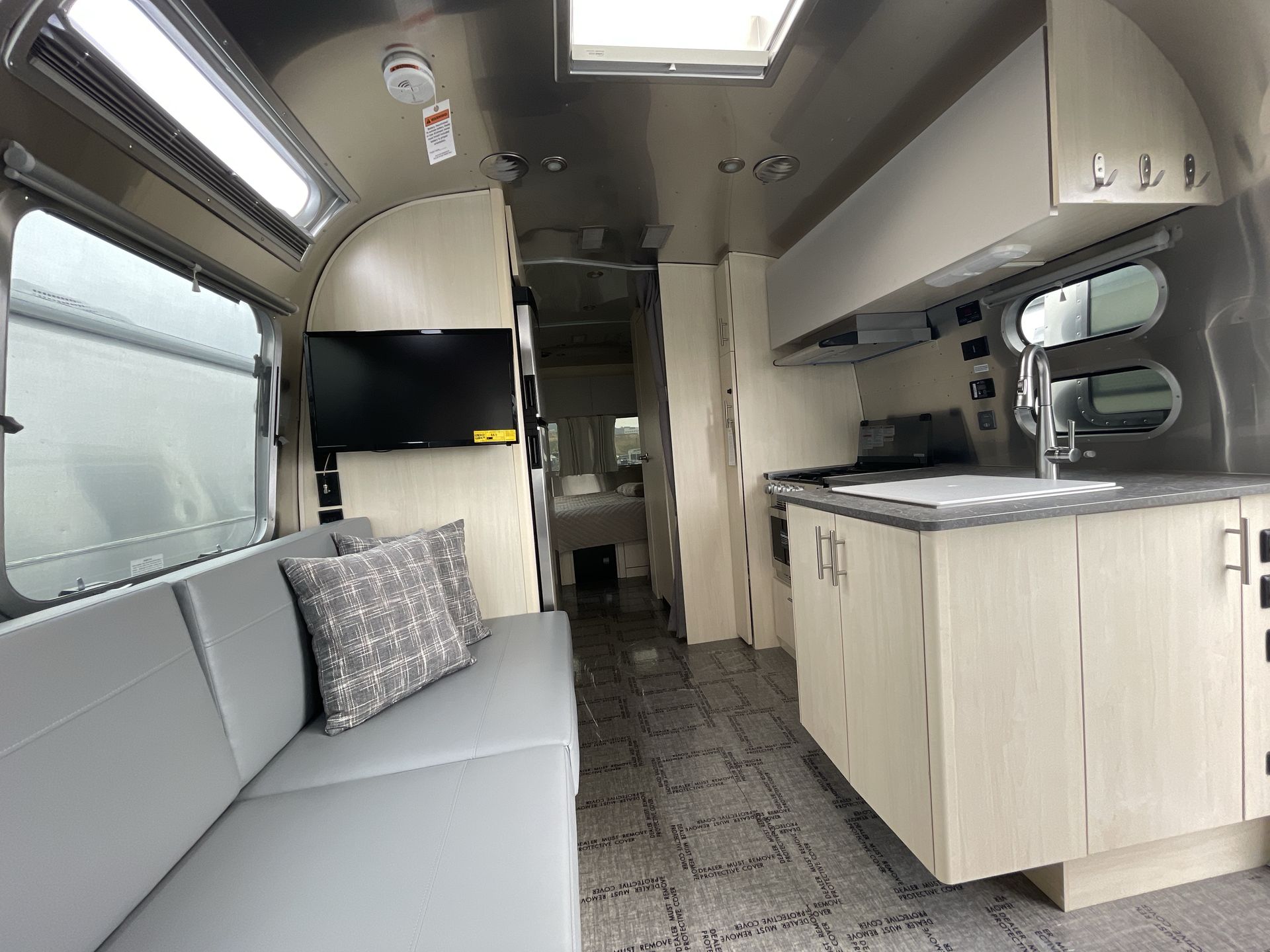 2022 Airstream 25FB Base