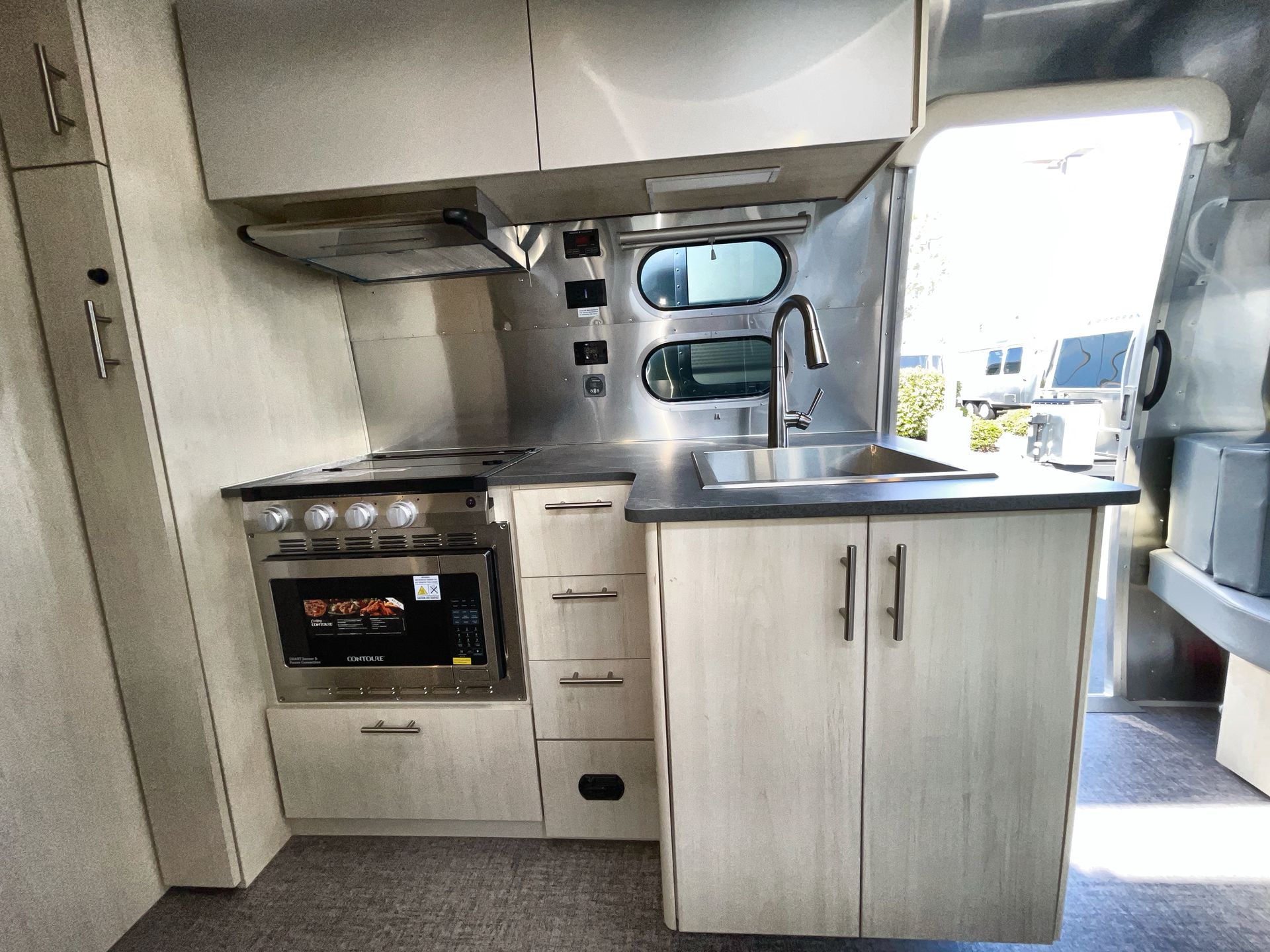 2025 Airstream 25FBT Base