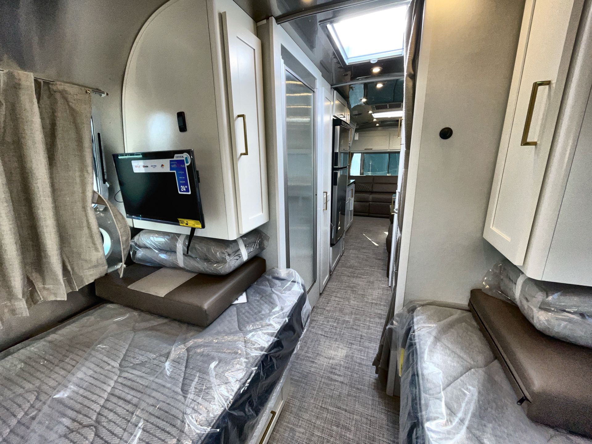 2026 Airstream 28RBT Base