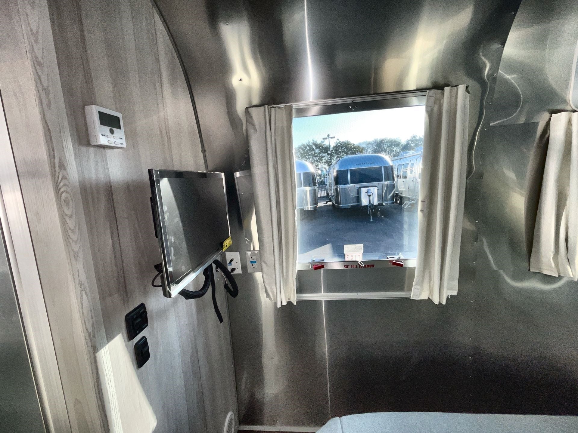 2025 Airstream 25FBQ Base