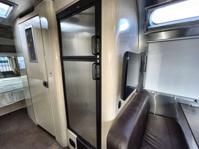 2017 Airstream 30RB (Rear Queen Bed) Base