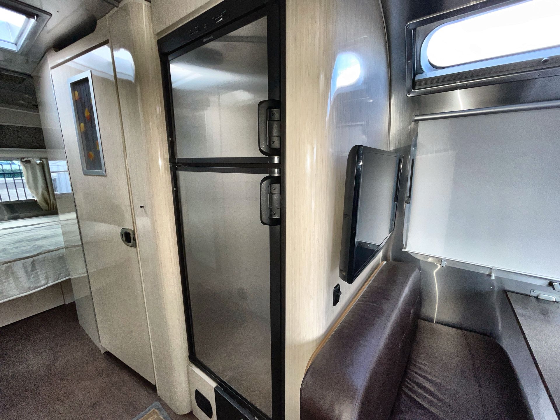 2017 Airstream 30RB (Rear Queen Bed) Base