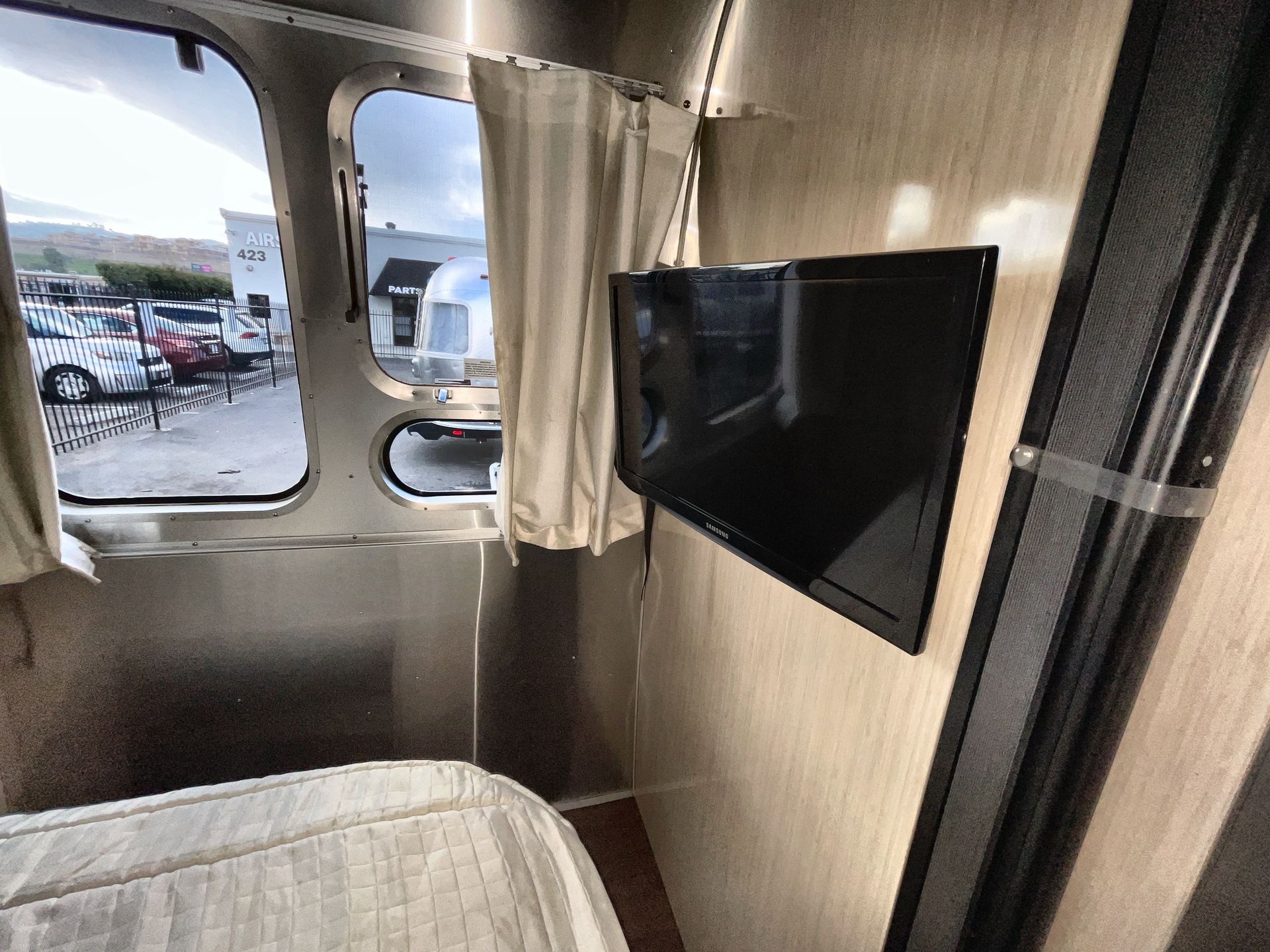 2017 Airstream 30RB (Rear Queen Bed) Base