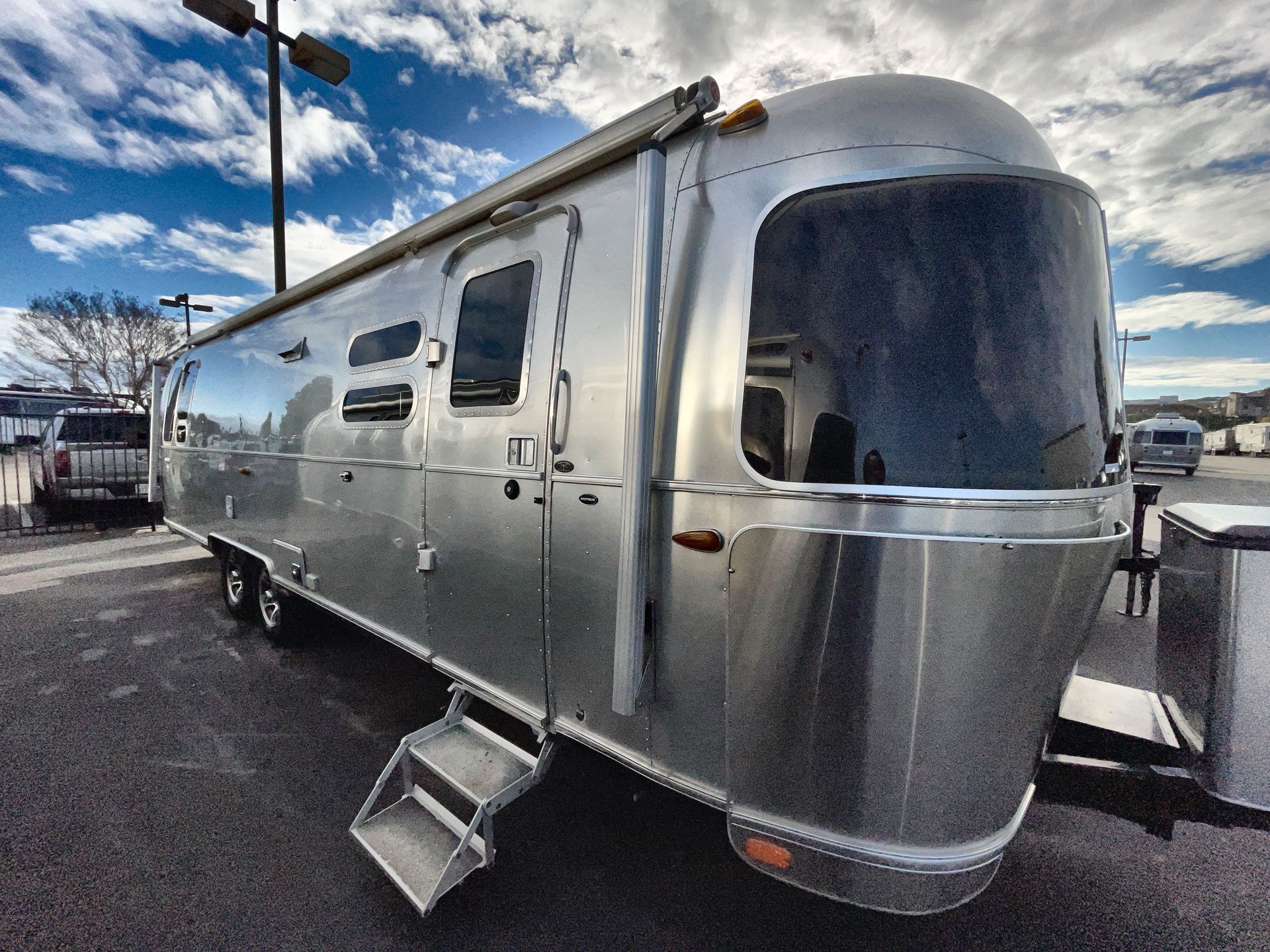 2017 Airstream 30RB (Rear Queen Bed) Base