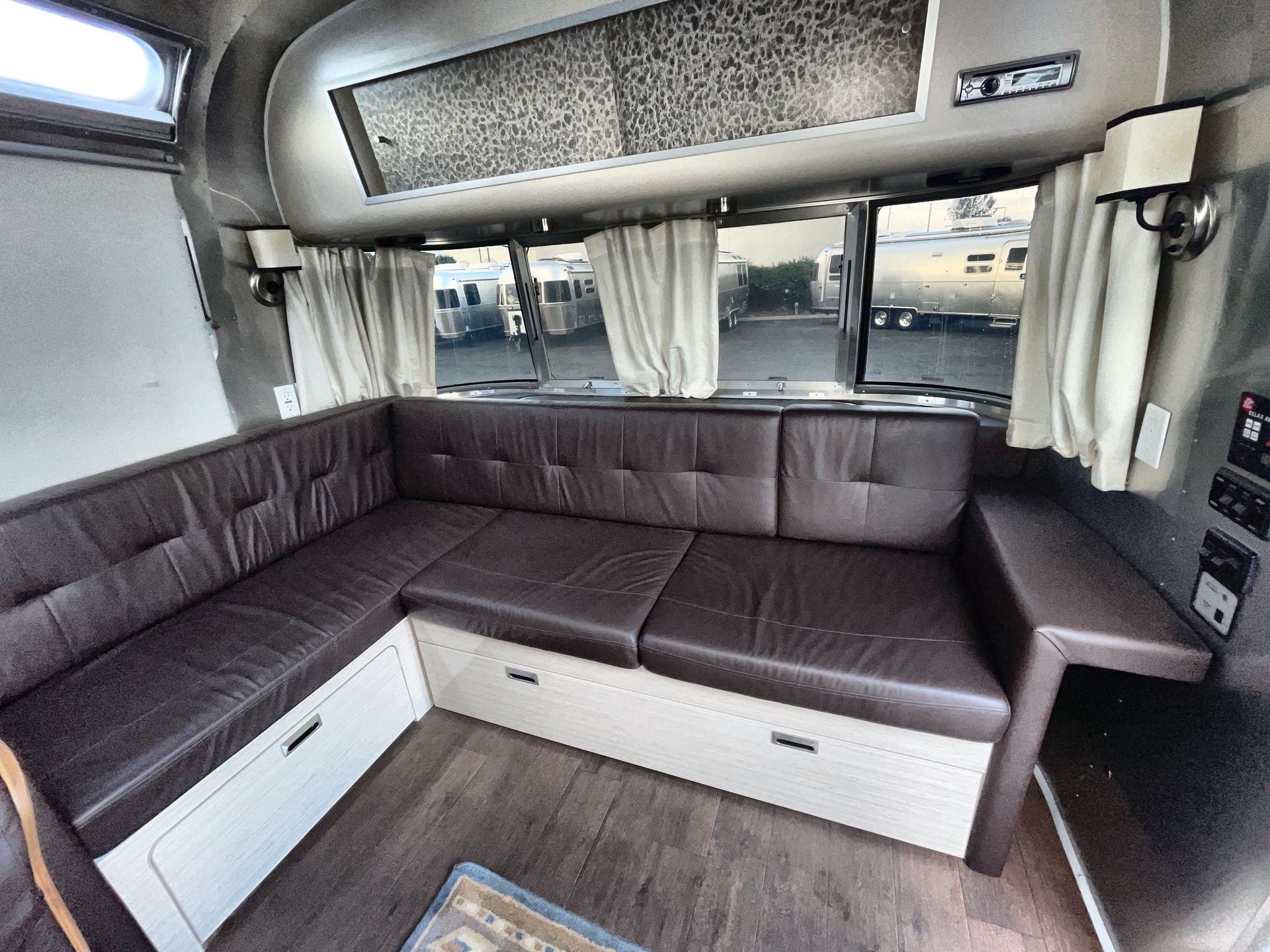 2017 Airstream 30RB (Rear Queen Bed) Base