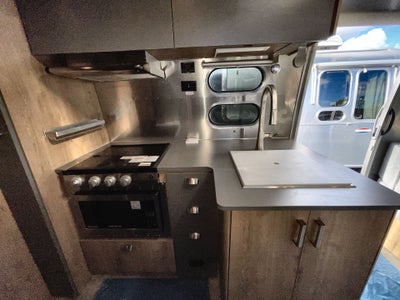 2025 Airstream 25FB TWIN REAR HATCH Base