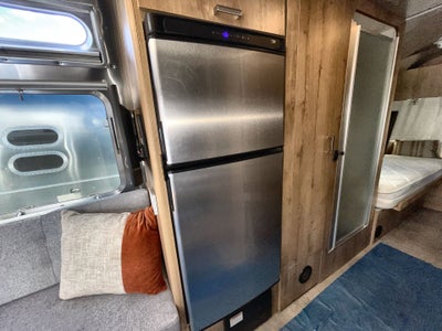 2025 Airstream 25FB TWIN REAR HATCH Base