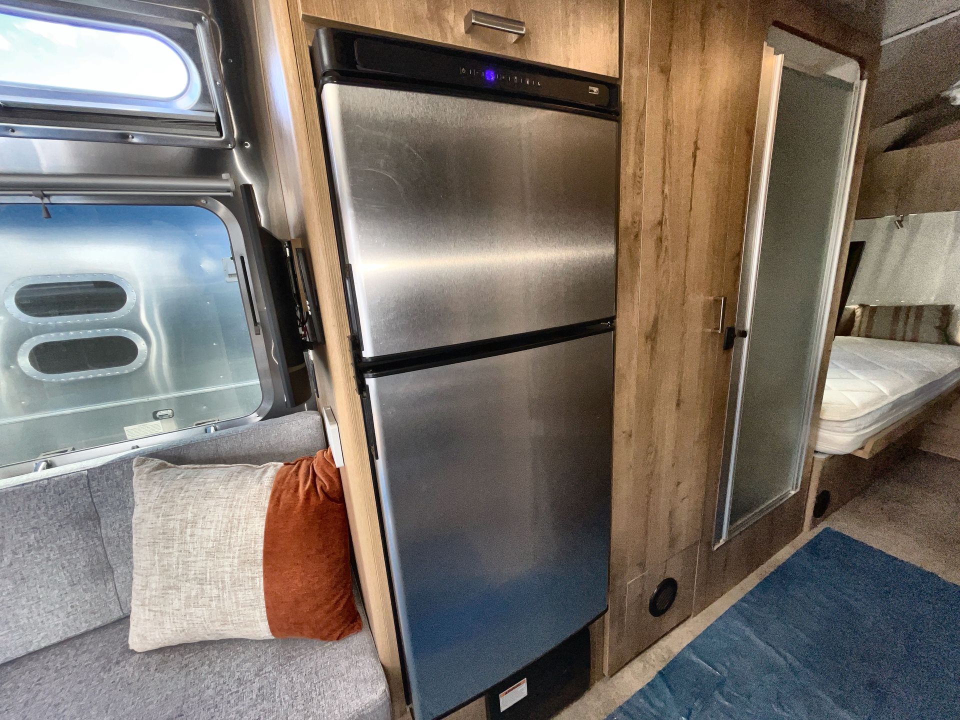 2025 Airstream 25FB TWIN REAR HATCH Base
