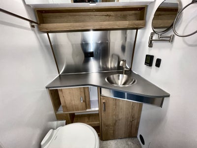 2025 Airstream 25FB TWIN REAR HATCH Base