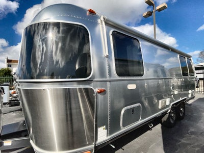2025 Airstream 25FB TWIN REAR HATCH Base