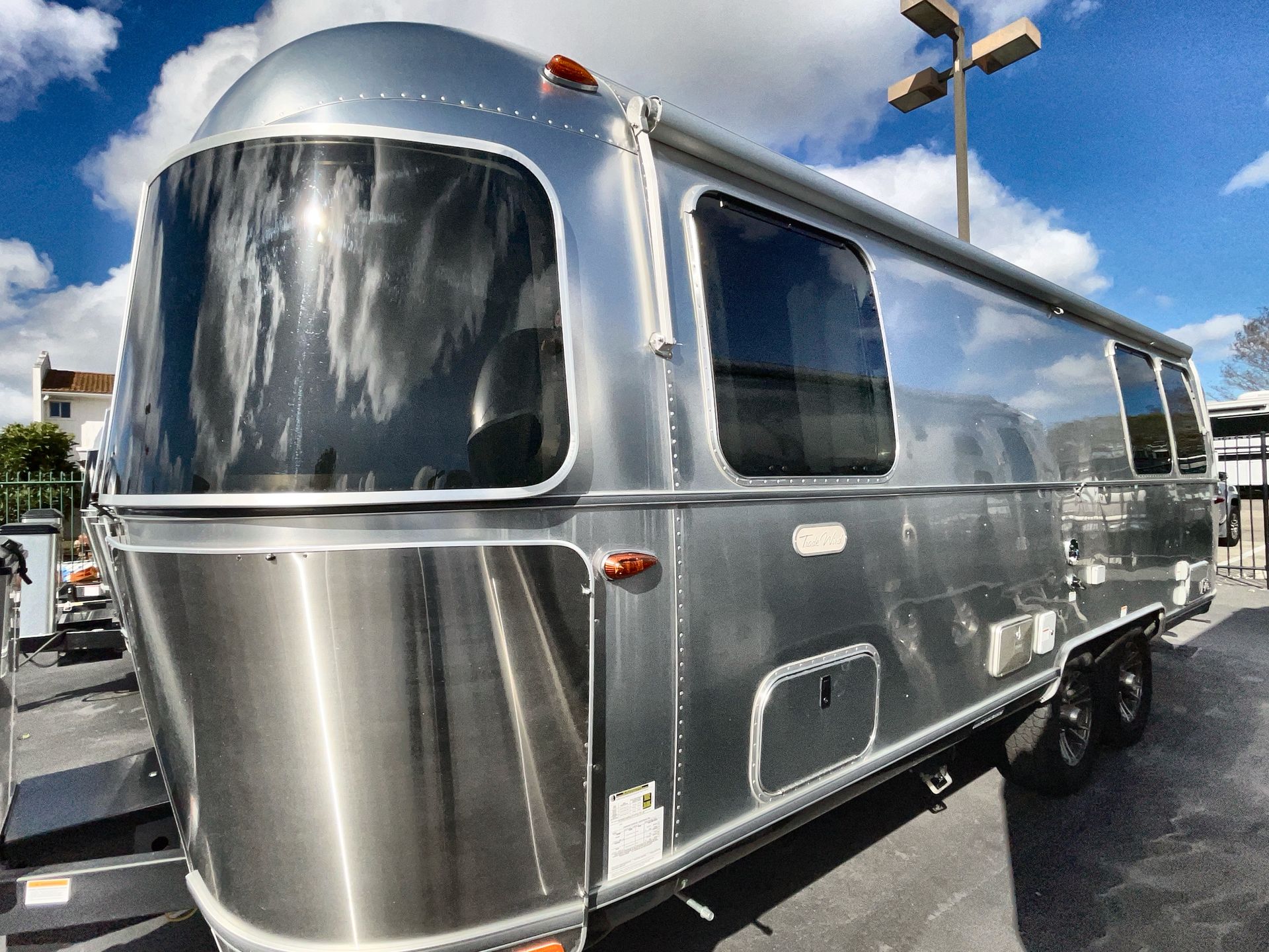 2025 Airstream 25FB TWIN REAR HATCH Base