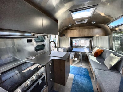 2025 Airstream 25FB TWIN REAR HATCH Base