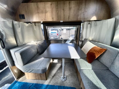 2025 Airstream 25FB TWIN REAR HATCH Base