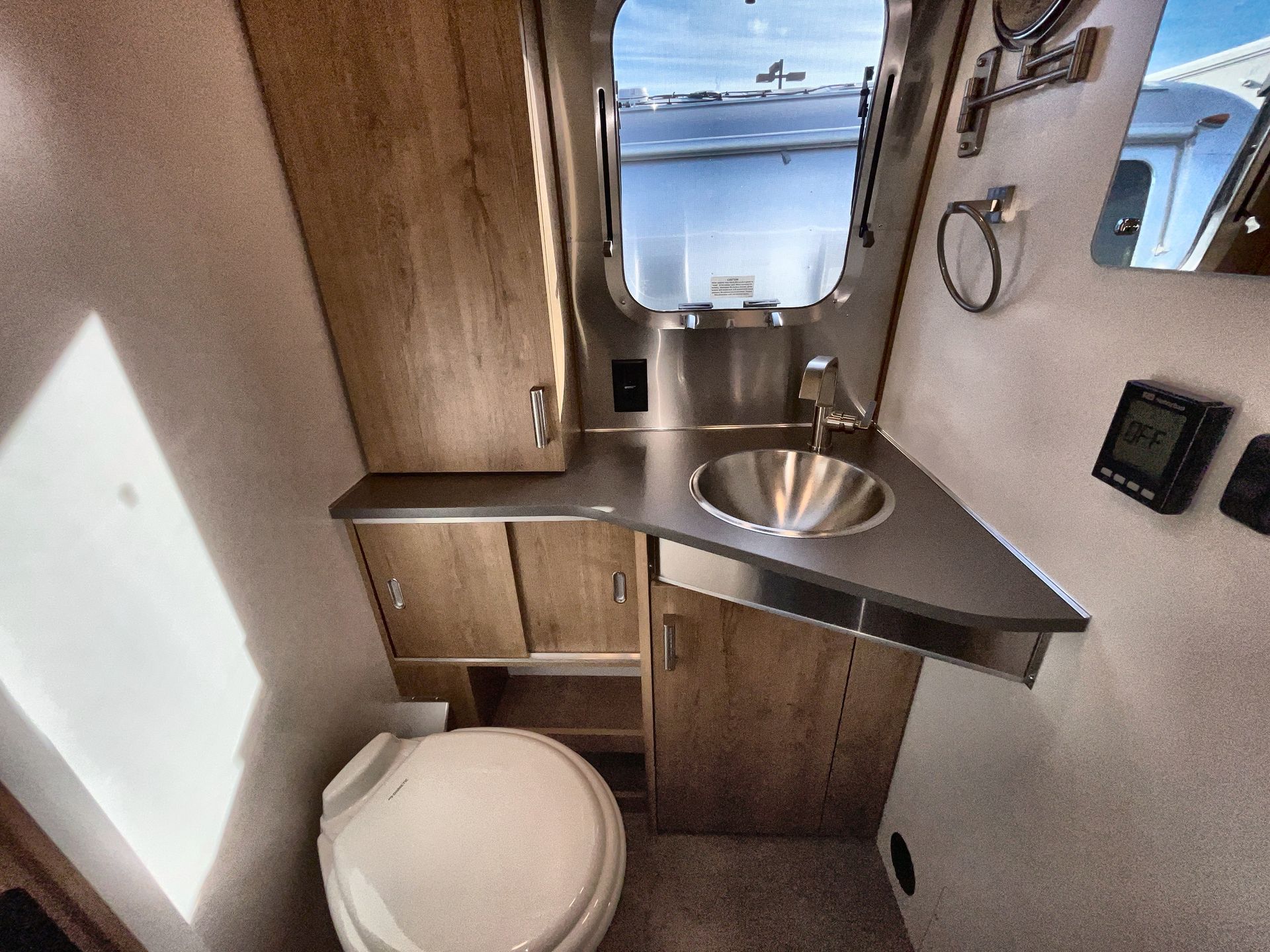 2026 Airstream 25FBQ Base