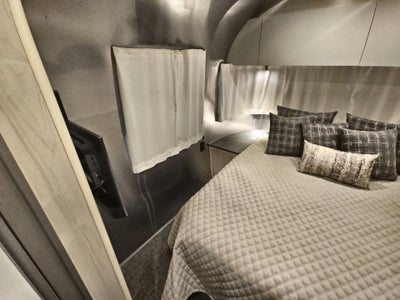 2025 Airstream 27FBQ Base