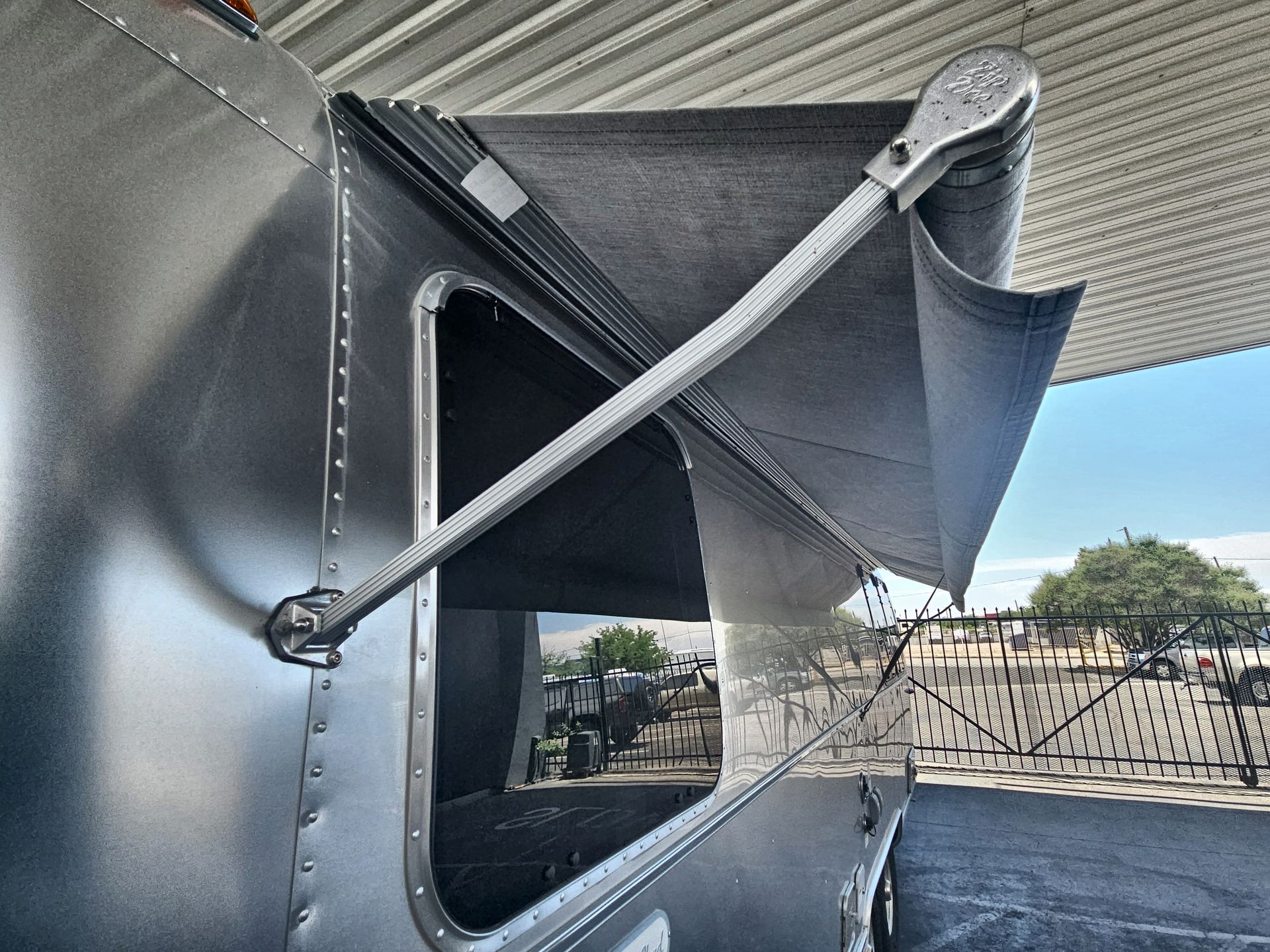 2025 Airstream 27FBQ Base