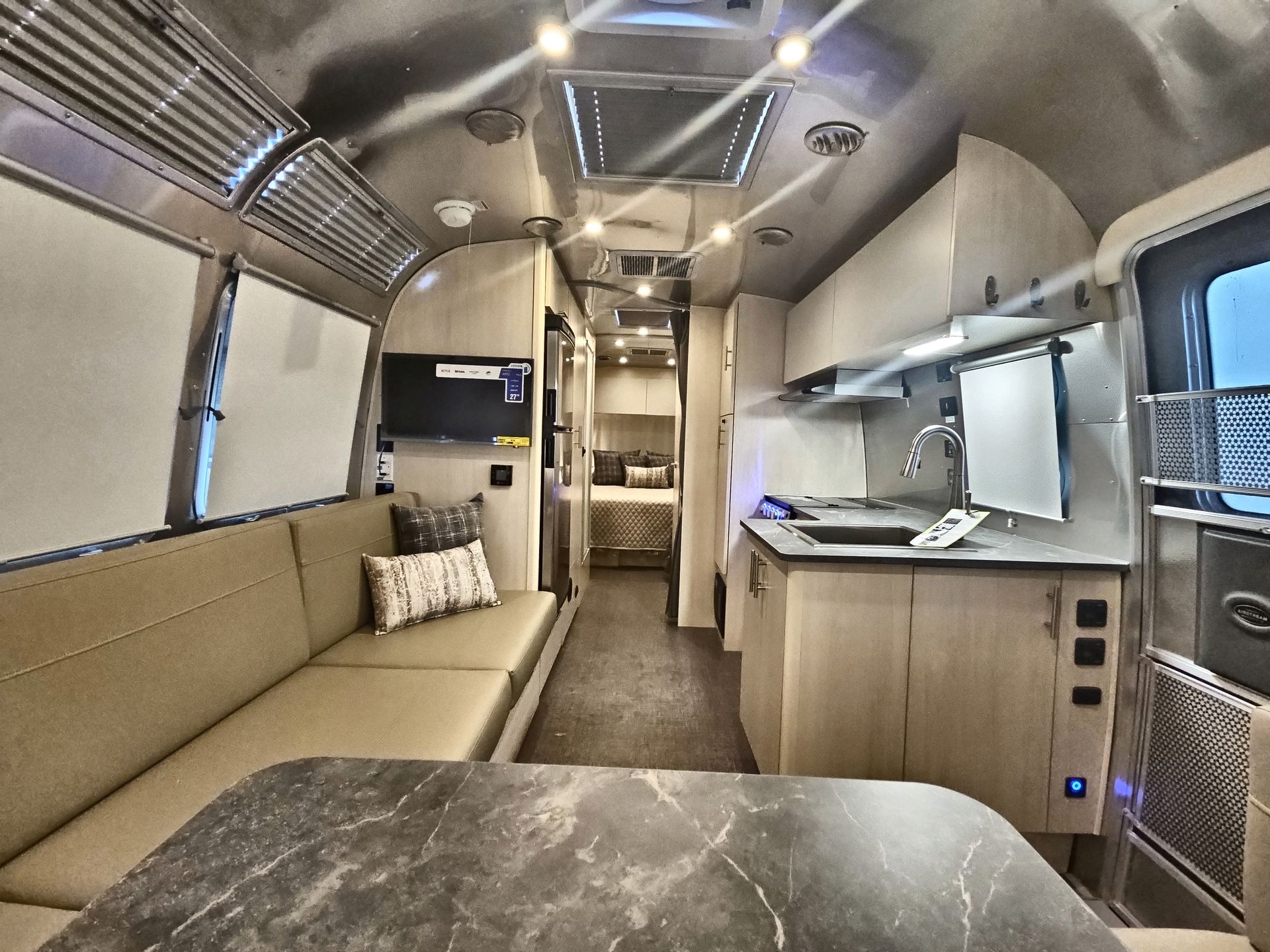 2025 Airstream 27FBQ Base