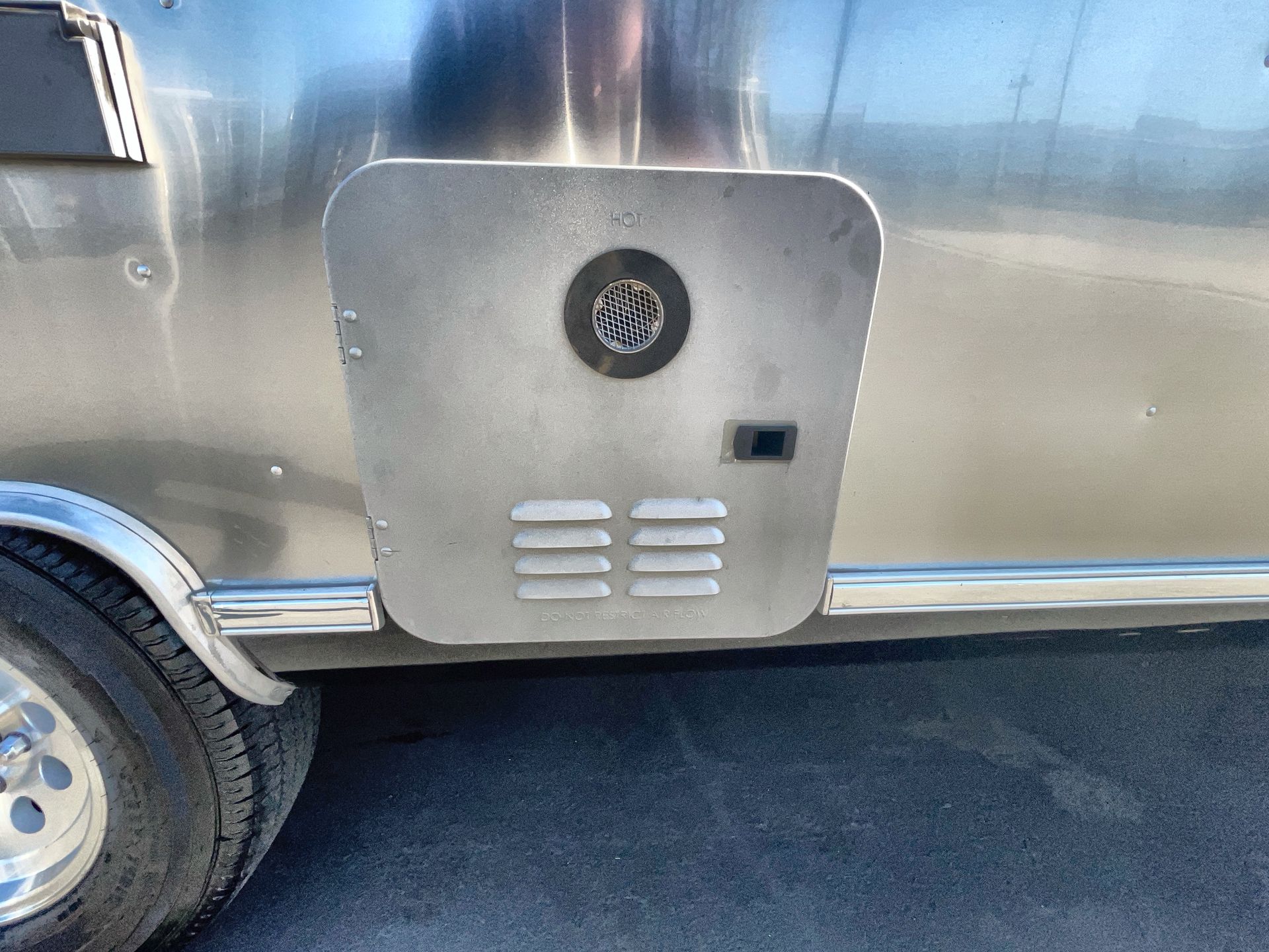 2024 Airstream 27FBT Base