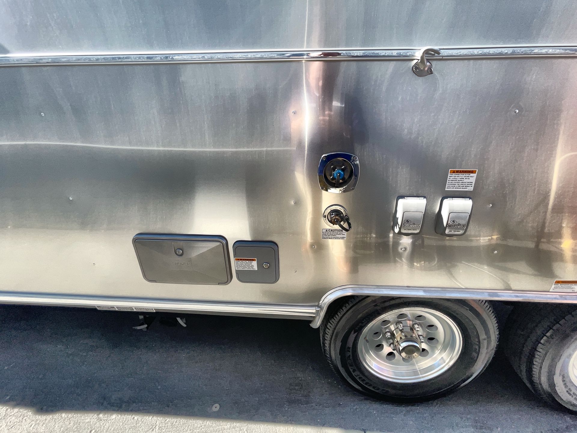 2024 Airstream 27FBT Base